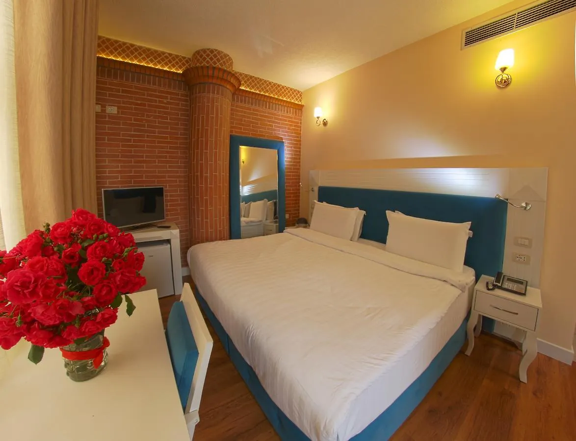 The Red Bricks Hotel Shkoder