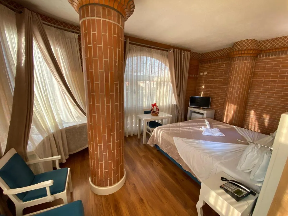 The Red Bricks Hotel Shkoder