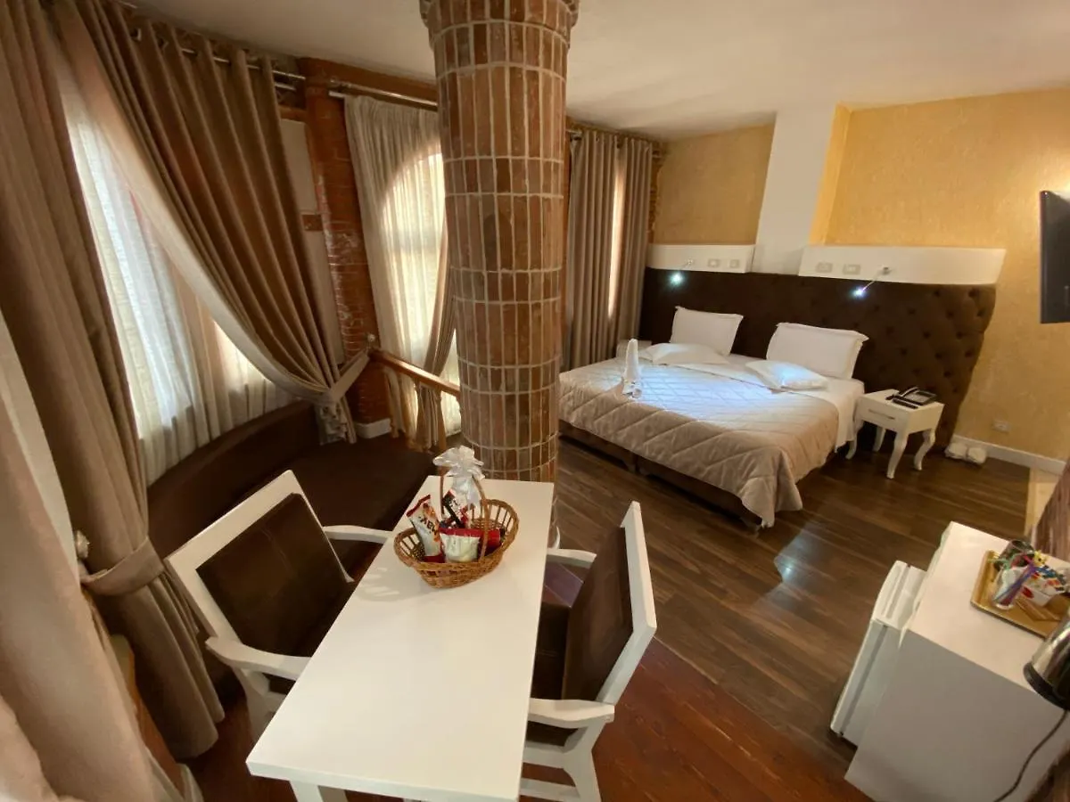 The Red Bricks Hotel Shkoder