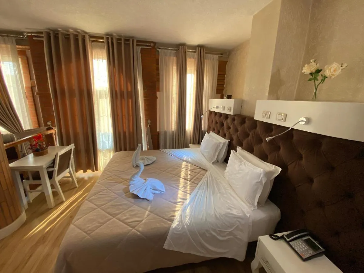 The Red Bricks Hotel Shkoder